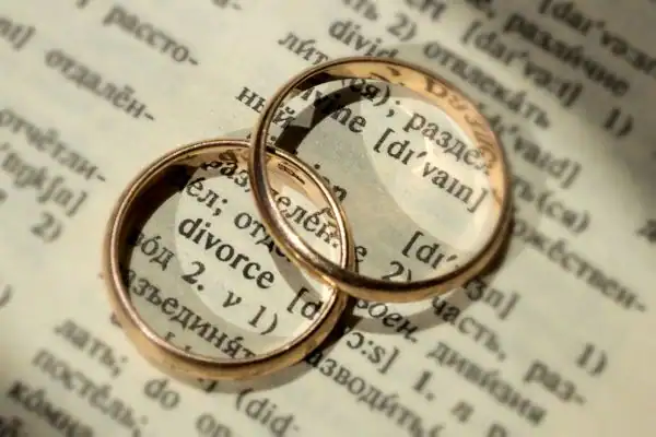 Image of rings removed before divorce mediation Spennymoor